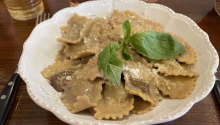 Mezzelune ricotta épinards avec sauce aux cèpes